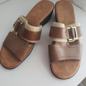 Tan Sandals with Golden Buckle by Aerosoles